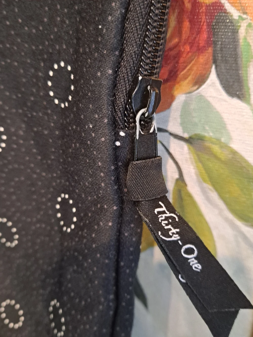 thirty-one Black White Sun Dot Print Large Laptop Sleeve Zipper Pouch